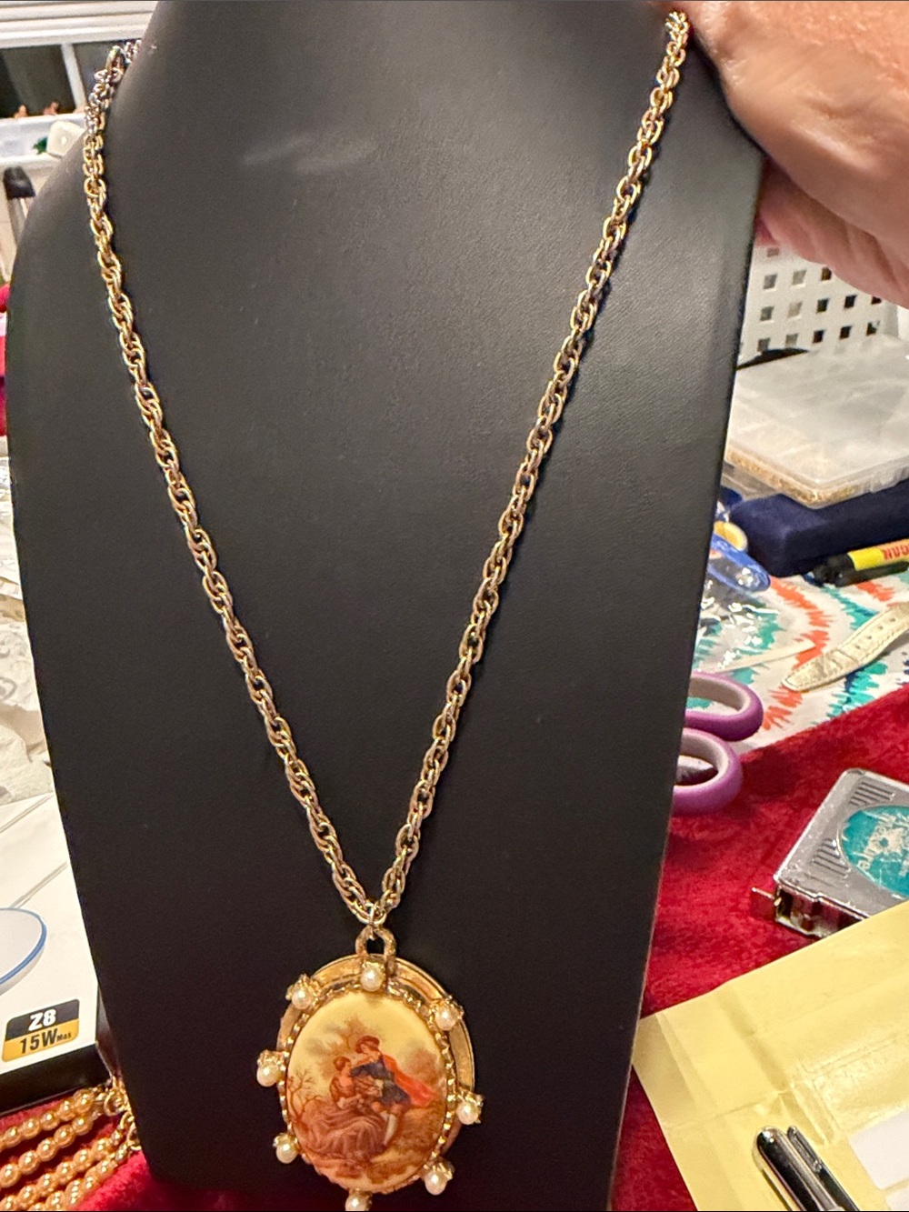 Vintage Victorian Gold Cameo Pendant locket Necklace Fragonard like new